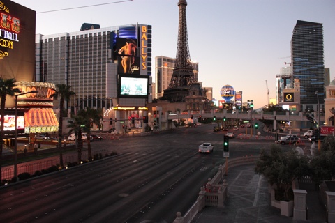 Eiffel Tour on the Strip